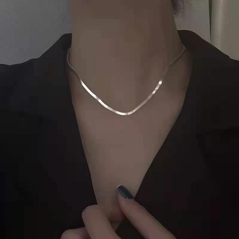 Minimalist 4MM Flat Snake Bone Chain Vintage Flat Chain Necklace Flexible 925 Sterling Silver Herringbone Flat Snake Magic Chain Necklace for Men Women Short Collarbone Blade Chain 18 inches